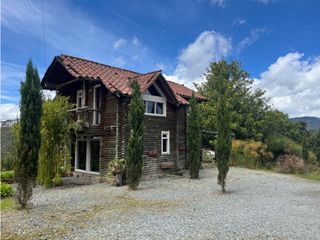 Foto 1 de Alquiler de Casa en Alto Palmas en Madera Inmunizada en Unidad Cerrada