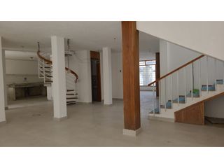Foto 1 de Jipijapa, Casa Comercial en Renta, 450m2, 10 Ambientes