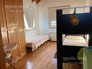 Foto 5 de Casa en venta - 2 dormitorios - 140 m2 cuenta con una bodega/fabrica de vino equipada - Dina Huapi