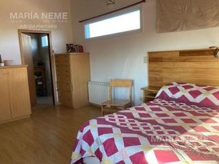 Foto 4 de Casa en venta - 2 dormitorios - 140 m2 cuenta con una bodega/fabrica de vino equipada - Dina Huapi