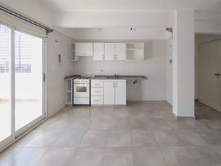 Foto 1 de 2 ambientes -  con Cochera y Balcón - a metros de Est Santos Lugares
