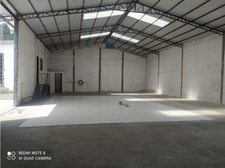 Foto 9 de Sangolqui, Galpón en Renta, 400m2, 2 Ambientes