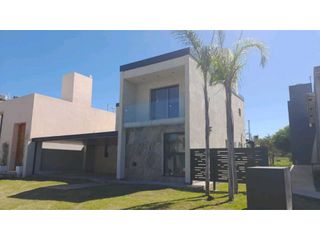 Foto 1 de CASA EN ALQUILER ANUAL LAS CAÑITAS CORDOBA CARLOS PAZ PILETA