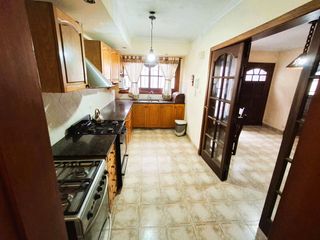 Foto 28 de VENTA CASA 5 AMB CON QUINCHO A METROS PQUE LILLIO