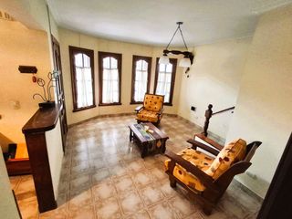 Foto 9 de VENTA CASA 5 AMB CON QUINCHO A METROS PQUE LILLIO