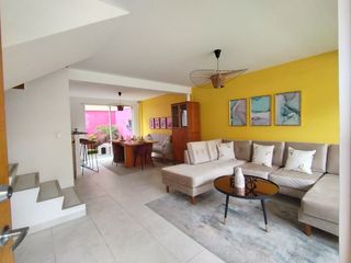 Foto 2 de Venta Casa con Terraza y Club Privado en Pomasqui