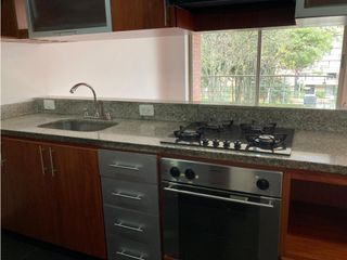 Foto 6 de Iluminado apartamento para arriendo en El Virrey