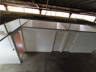 Foto 2 de Ponceano, Galpón en Renta, 1100m2, 2 Ambientes
