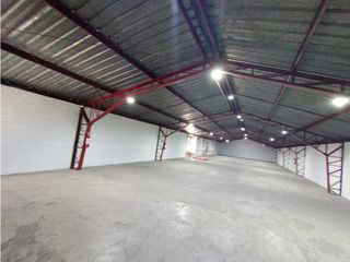 Foto 11 de Ponceano, Galpón en Renta, 1100m2, 2 Ambientes