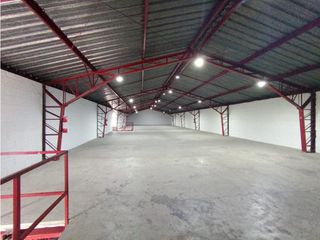 Foto 4 de Ponceano, Galpón en Renta, 1100m2, 2 Ambientes