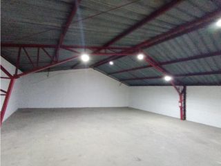 Foto 14 de Ponceano, Galpón en Renta, 1100m2, 2 Ambientes