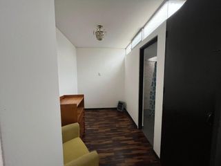 Foto 3 de SE ALQUILA CASA PARA OFICINA PUERTA CERRADA O PARA VIVIENDA  EN SAN ISIDRO
