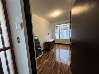 Foto 10 de SE ALQUILA CASA PARA OFICINA PUERTA CERRADA O PARA VIVIENDA  EN SAN ISIDRO