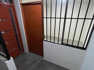 Foto 2 de ALQUILER DE HABITACIÓN EN SEGUNDO PISO A POCAS CUADRAS DE CTRA. CENTRAL (ALTURA IDAT SEDE ATE)