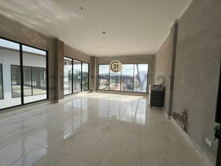 Foto 4 de LOCAL 36m² EN PLAZA COMERCIAL CON TRÁFICO GARANTIZADO URBANIZACIÓN LA JOYA