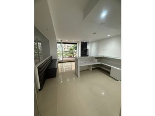 Foto 1 de VENTA LOCAL EN EL NORTE SOBRE AVENIDA PRINCIPAL