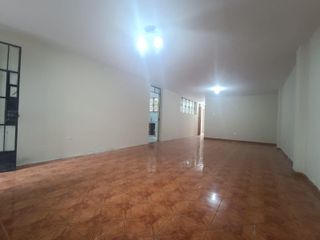 Foto 3 de Se Vende Casa De 2 Pisos En San Martin De Porres