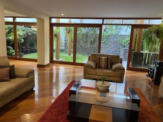 Foto 1 de LINDA CASA EN VENTA EN CONDOMINIO TRES MARIAS SURCO DE 4 DORM 4 BAÑOS Y JARDIN