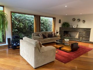Foto 2 de LINDA CASA EN VENTA EN CONDOMINIO TRES MARIAS SURCO DE 4 DORM 4 BAÑOS Y JARDIN