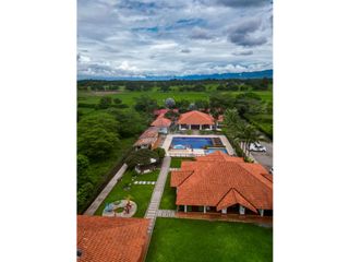 Foto 1 de En Venta Hotel Campestre en Villavicencio, Meta (Vía Puerto López)