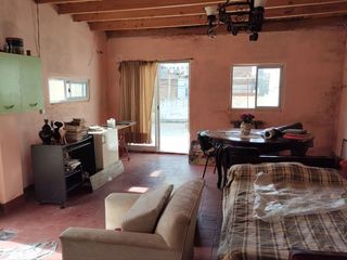 Venta Casa 4 amb cochera a refaccionar Ciudadela