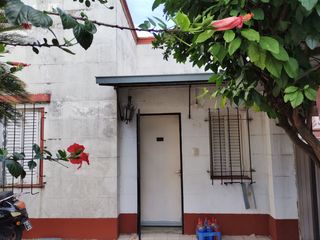 Venta Casa 4 amb cochera a refaccionar Ciudadela