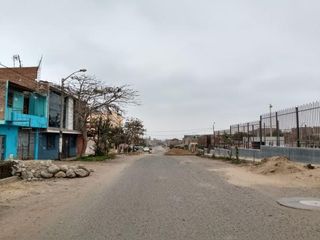 Casa de dos pisos cerca a Avenida principal en Trujillo