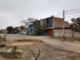 Casa de dos pisos cerca a Avenida principal en Trujillo