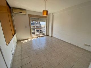 VENTA PH FRENTE 2 AMBIENTES MATADEROS BALCÓN