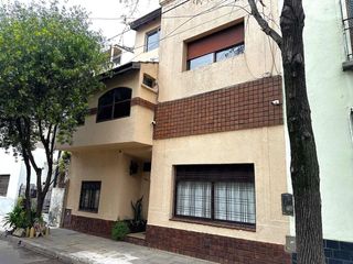 VENTA CASA 4 AMBIENTES CON TERRAZA EN FLORESTA