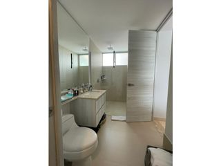 VENDO APARTAMENTO EN BUEN  SECTOR DE LA CIUDAD