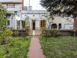 Casa 5 ambientes en  Floresta con Pileta, Quincho y Jardin