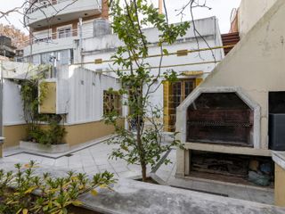 Casa 5 ambientes en  Floresta con Pileta, Quincho y Jardin