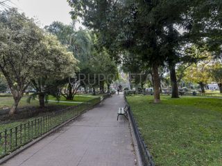 Casa 5 ambientes en  Floresta con Pileta, Quincho y Jardin