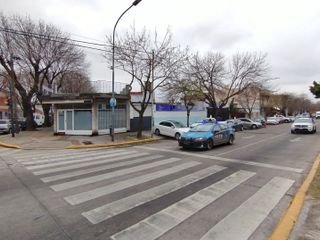 Venta Local triple en esquina, Parque Avellaneda