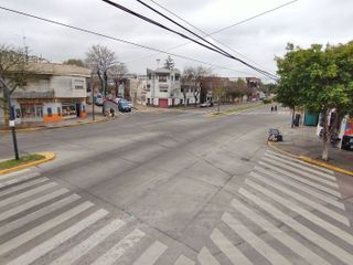 Venta Local triple en esquina, Parque Avellaneda