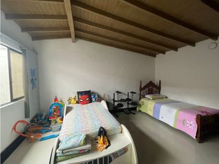 Vendo Casa Medellín, Malibu al lado de la unidad deportiva de belen