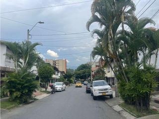 Vendo Casa Medellín, Malibu al lado de la unidad deportiva de belen