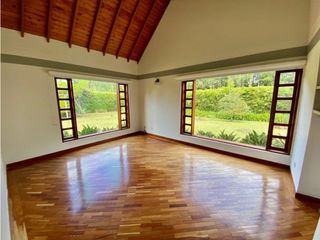 Casa Campestre en Llanogrande cerca al Club en Arriendo