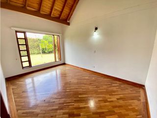 Casa Campestre en Llanogrande cerca al Club en Arriendo