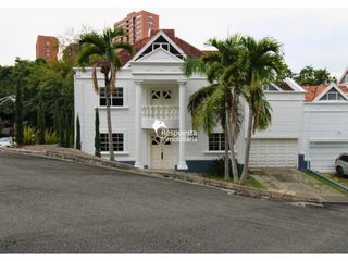 Venta Casa (unidad cerrada) en El Poblado, Medellin el tesoro.