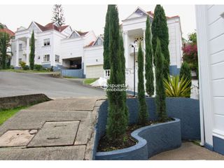 Venta Casa (unidad cerrada) en El Poblado, Medellin el tesoro.