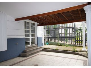 Venta Casa (unidad cerrada) en El Poblado, Medellin el tesoro.