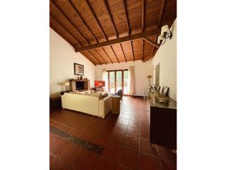 Foto 5 de VENTA CASA DE 4 AMB. C/ GARAGE, TERRAZA Y PARQUE. BOSQUE PERALTA RAMOS