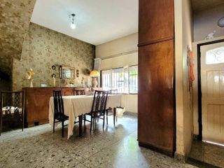 VENTA CASA MULTIFAMILIAR 6 AMB LOTE PROPIO.