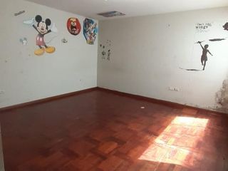 HERMOSA CASA DE 3 PISOS EN EXCELENTE ZONA - TRUJILLO