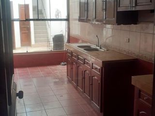 HERMOSA CASA DE 3 PISOS EN EXCELENTE ZONA - TRUJILLO