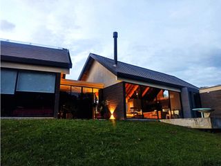 Foto 1 de Venta de casa moderna con 3 habitaciones en Unidad cerrada en La Ceja