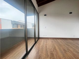Foto 17 de Venta de casa unidad cerrada en la ceja de 148m2