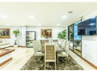 Venta en el poblado, hermosa casa con piscina privada en Medellín